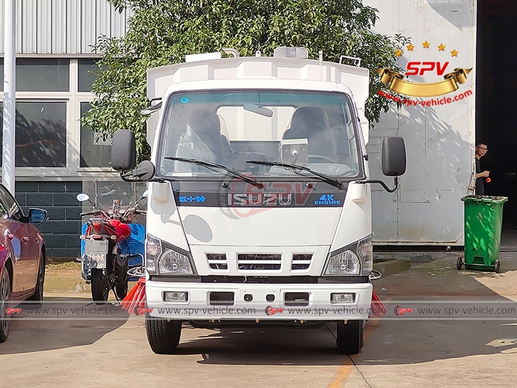 Road Cleaning Truck ISUZU - Front Side View